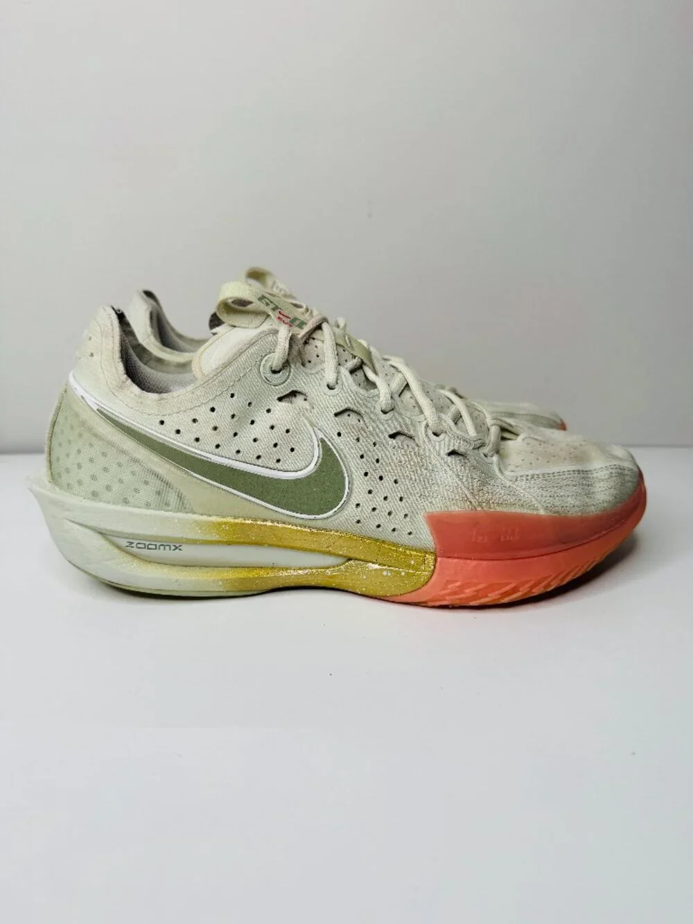 Nike Air Zoom GT Cut 3 Lace Up Sneakers Mens 10 EU44 White Pink Basketball Shoes